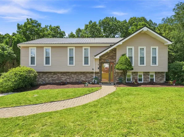 1737 Grove Crest Dr, Pittsburgh, PA 15239
