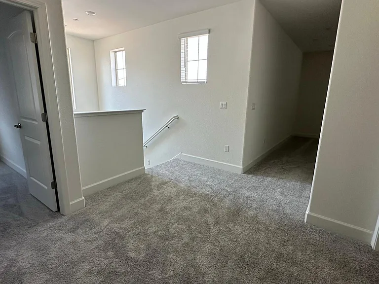 549 Knightsbridge Ct — Photo 26