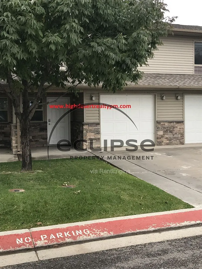 Building Photo - 2463 1/2 Theresea Ln