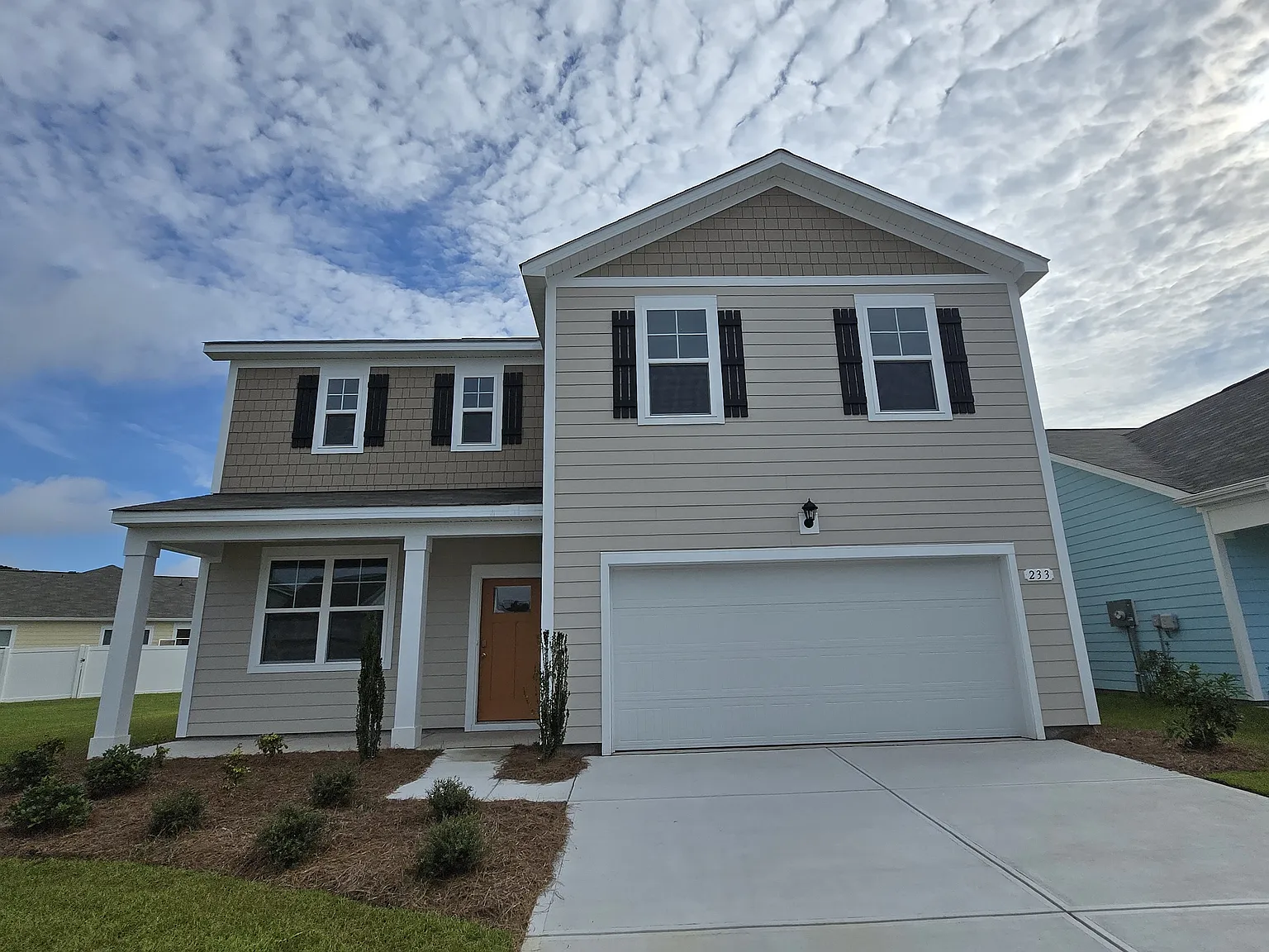 4 bed, 2.5 bath, 2340 sqft, $2,395 — Photo 1