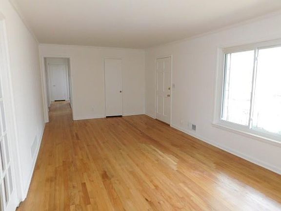 5th image of 2407 Summerland Dr