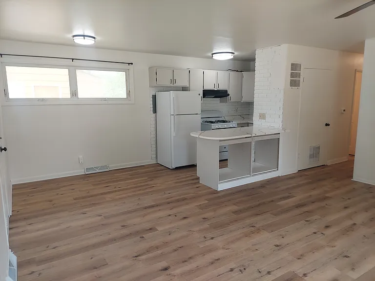 311 Stewart Dr — Photo 3