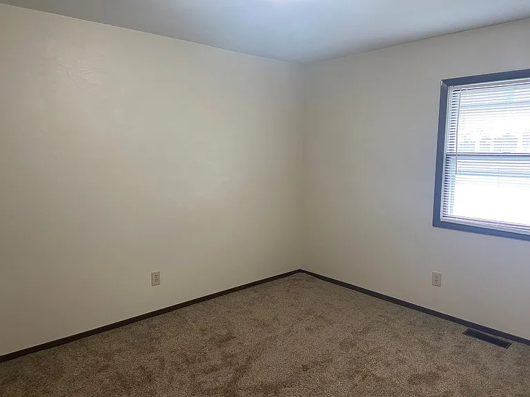 4130-4136 Canterbury Dr — Photo 5