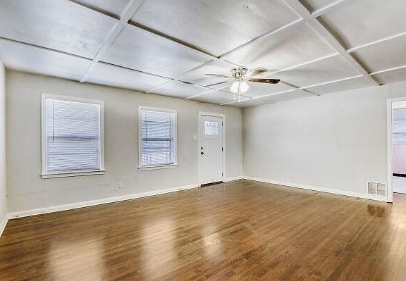 4th image of 607 W North Loop Blvd