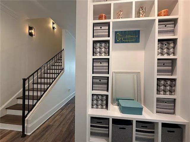 819 N Woodlawn Ave — Photo 18