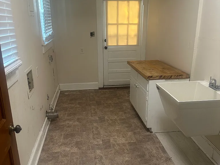 100 Echo Ave — Photo 18