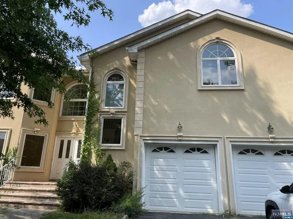 90 Park Ave, Emerson, NJ 07630