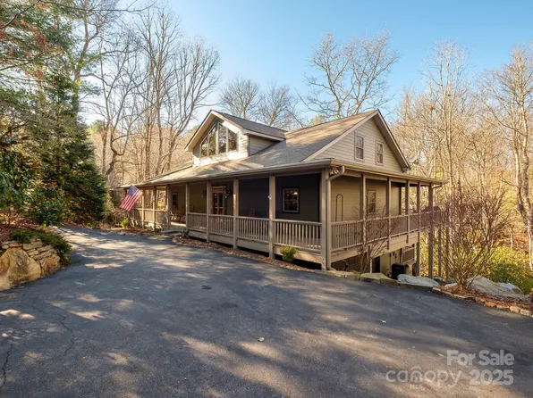 889 Kanasgowa Dr, Brevard, NC 28712