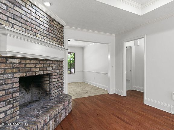 4th image of 197 Azalea Cir