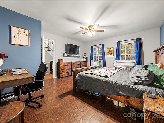5th image of 421 Saddlewood Dr
