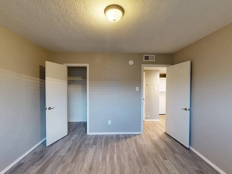 10216 Candelaria Rd NE — Photo 36