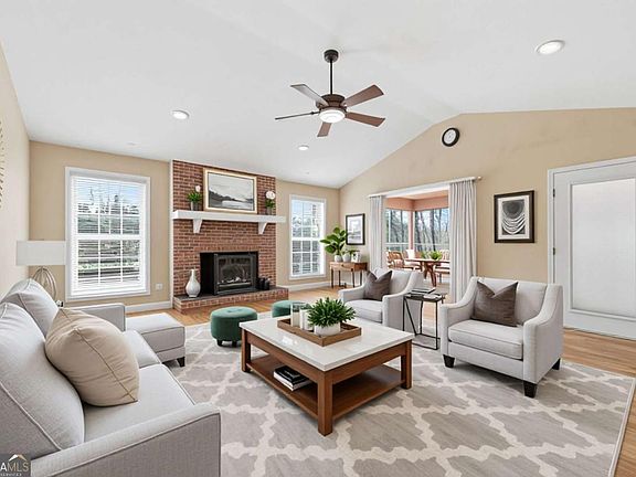 4th image of 75 Weaver Rd