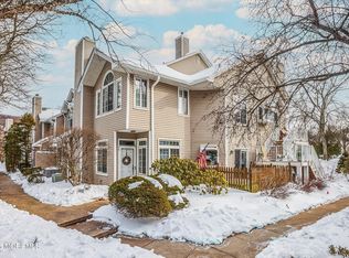 18 Birchwood Rd, Bedminster, NJ 07921