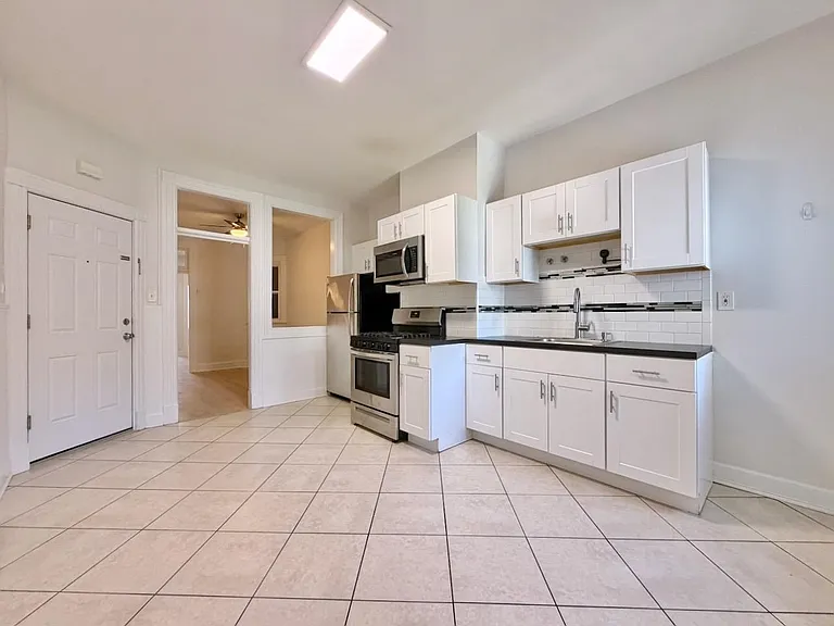 330 Pavonia Ave #1L — Photo 12
