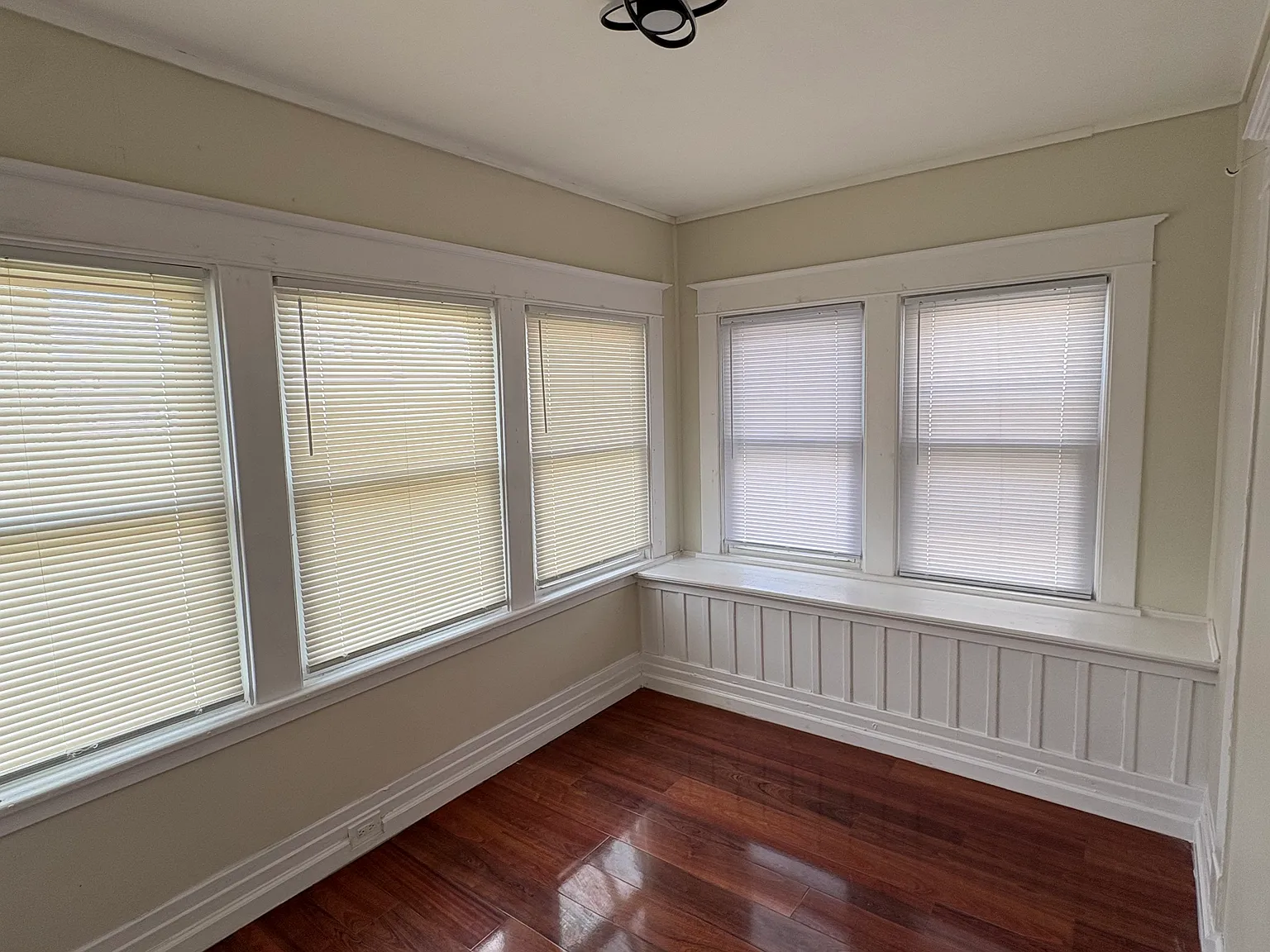 3 bed, $1,300 — Photo 2