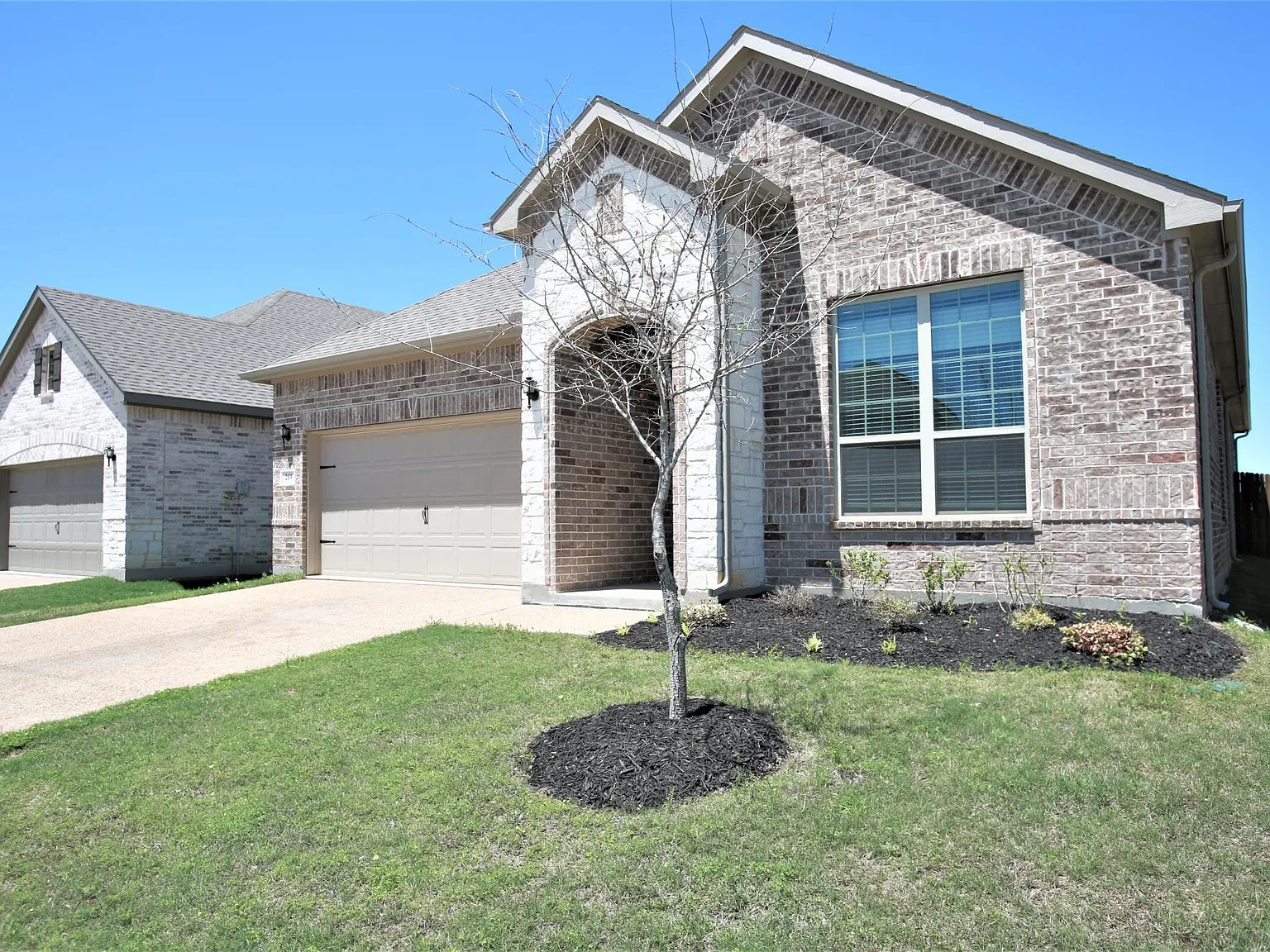 4 bed, 1948 sqft, $2,300 — Photo 4