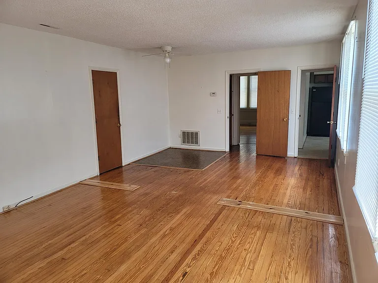 448 W Railroad Ave — Photo 3