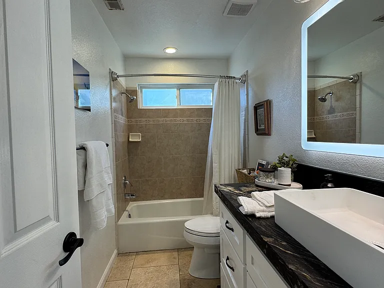 983 E Milgeo Ave — Photo 9