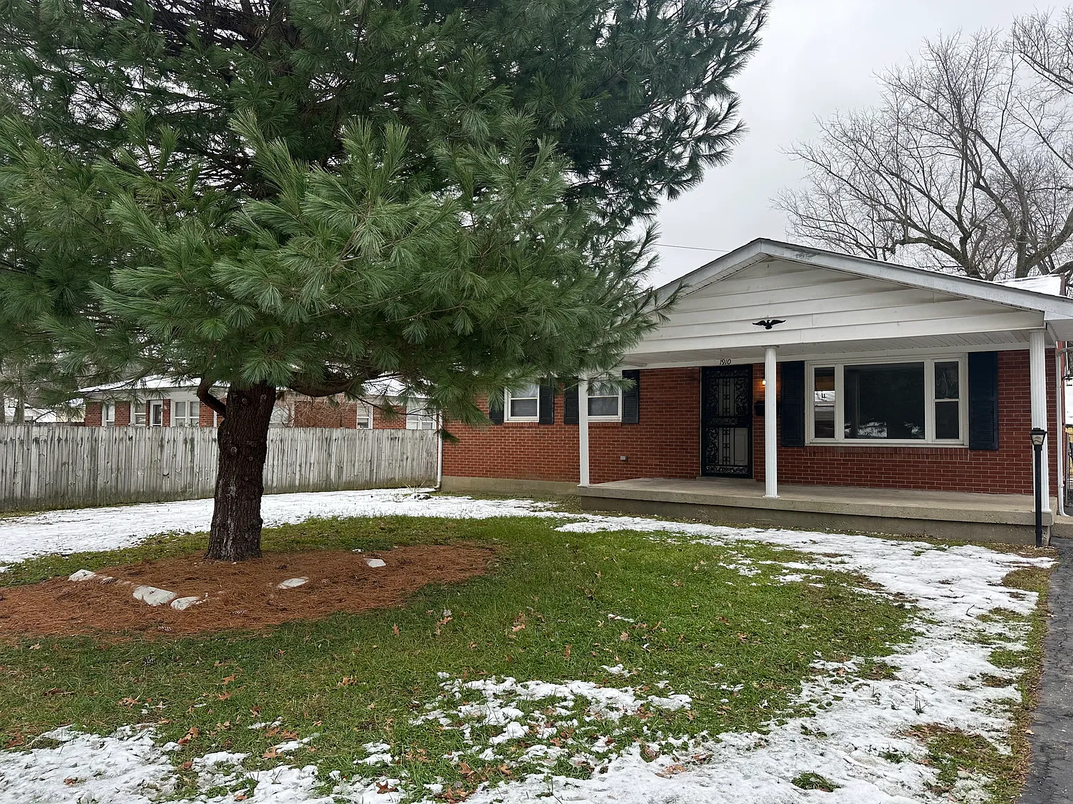 3 bed, 1000 sqft, $1,500 — Photo 2