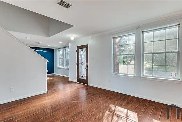 320 Mesa Verde Way — Photo 3