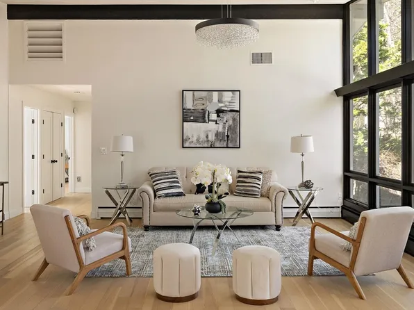 367 Newton St, Brookline, MA 02467