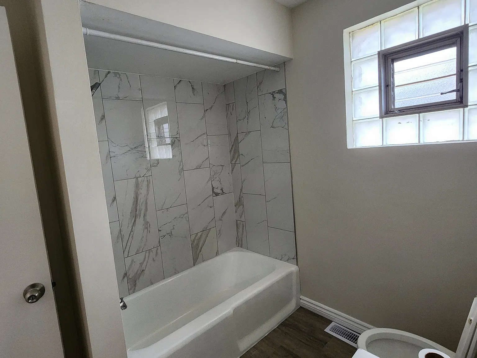 3 bed, 1430 sqft, $2,400 — Photo 4