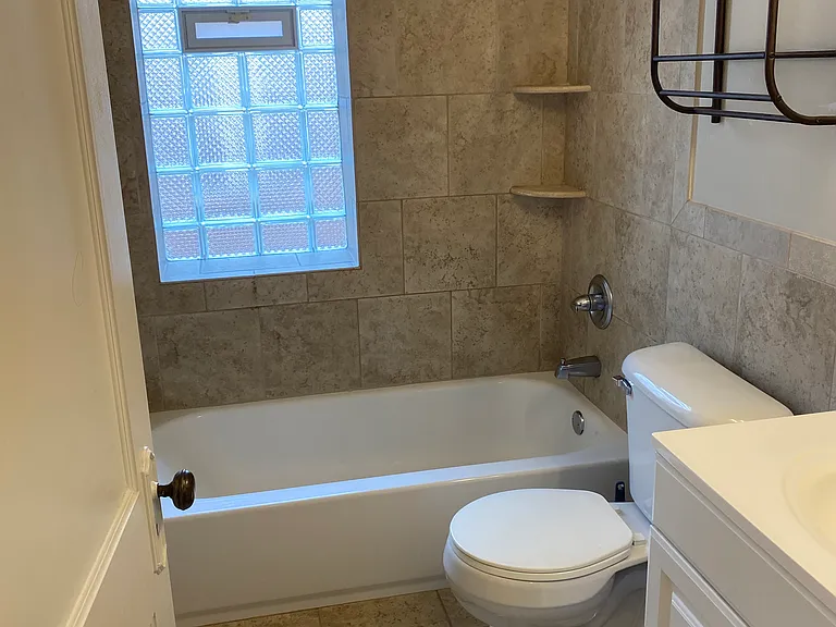 1026 Lakepointe St #3 — Photo 3