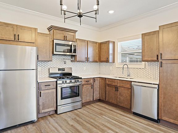3rd image of 2629 Sage St