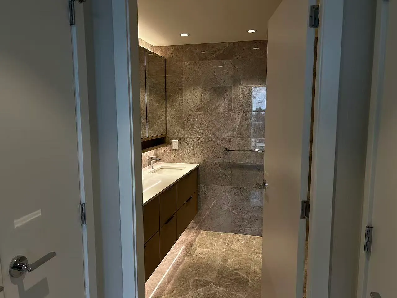 2 bed, 837 sqft, $3,800 — Photo 2