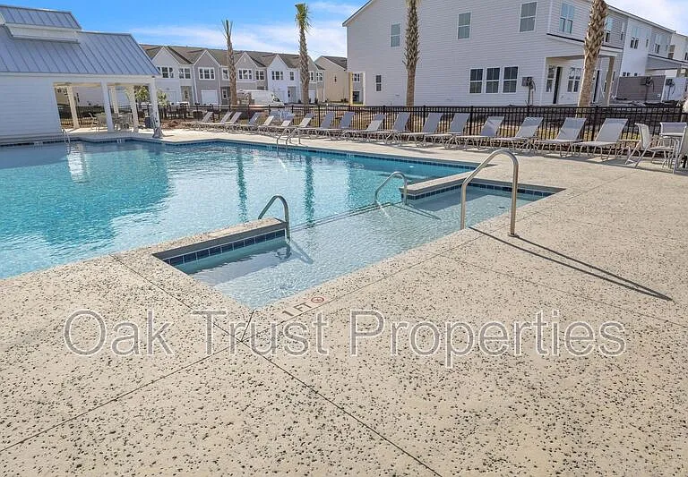 726 Ridgley Dr — Photo 25