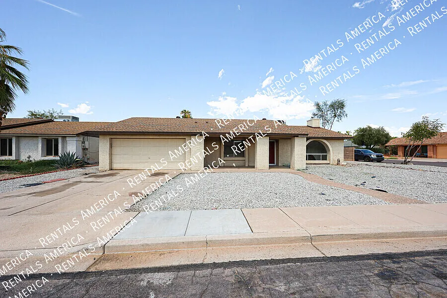 4 Bedroom Home in Mesa — Photo 3