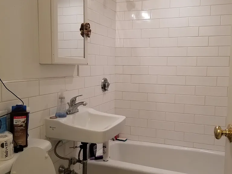 29 Glenville Ave #2 — Photo 4