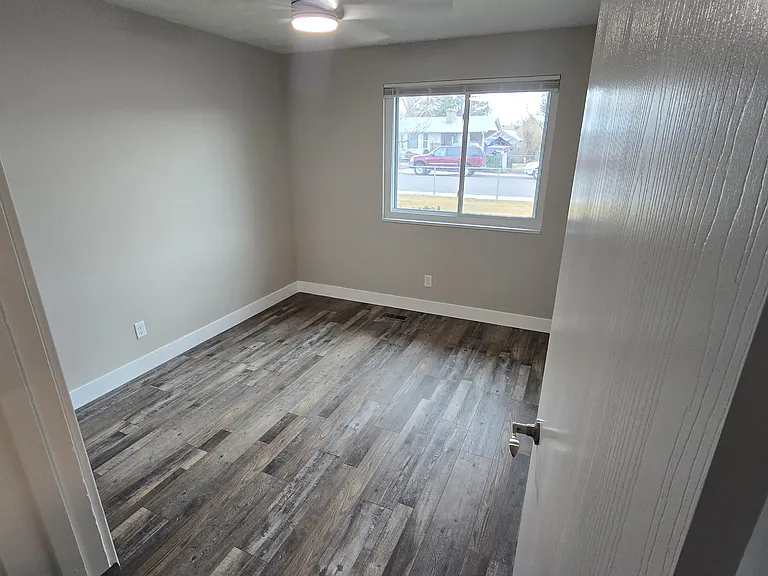 870 W 675 N — Photo 13