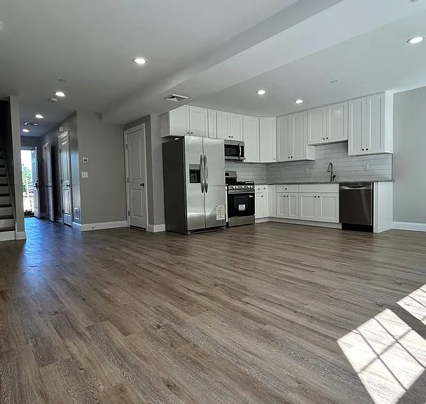 2188 Braley Rd — Photo 9