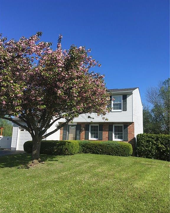 1st image of 38 Close Hollow Dr