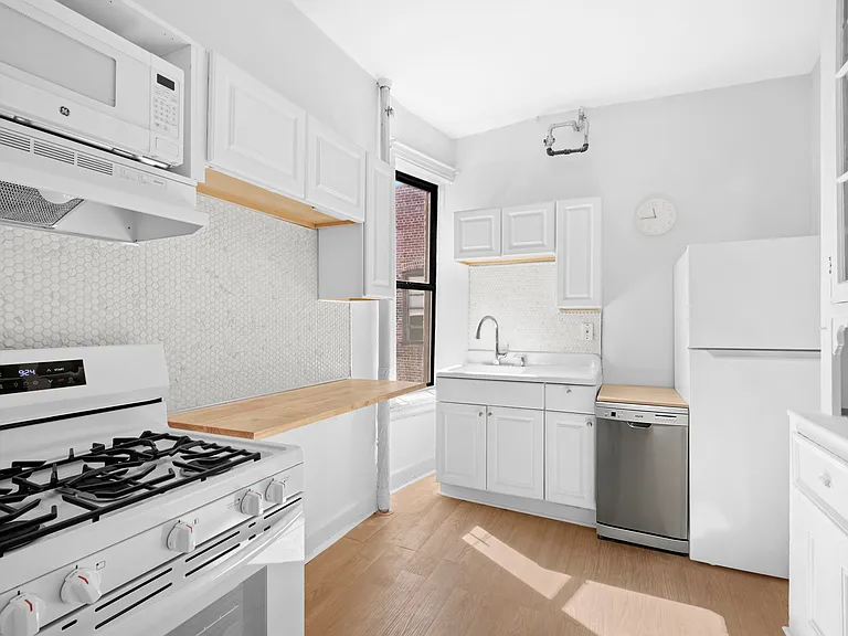 509 W 122nd St #28 — Photo 4
