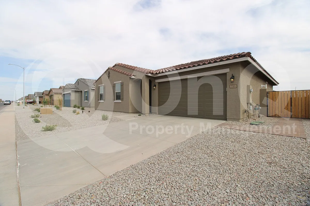 3 bed, 2.0 bath, 1527 sqft, $1,900 — Photo 2