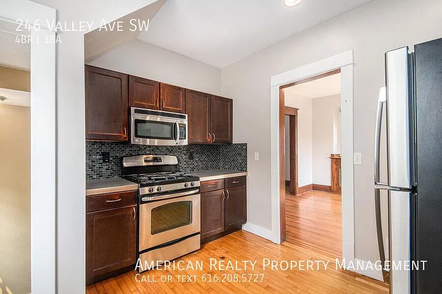 4 bed, 2.5 bath, 1675 sqft, $2,650 — Photo 3