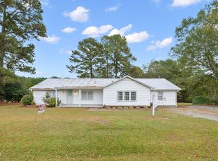 821 Penny Rd, Angier, NC 27501