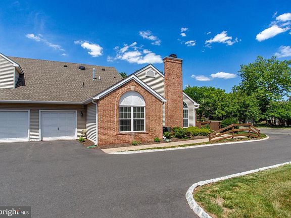 3rd image of 18 Woolsey Ct
