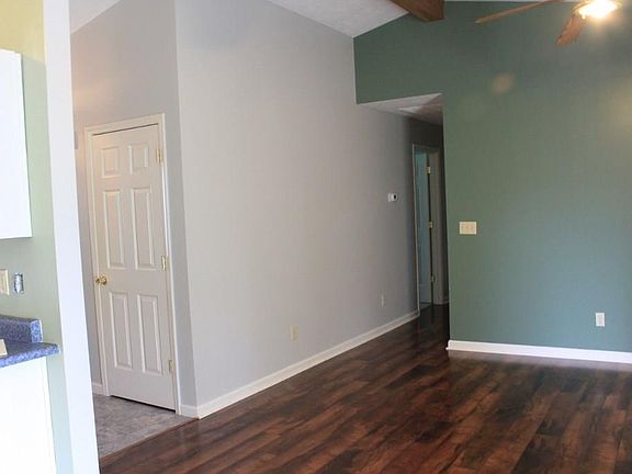 4th image of 402 S Park St