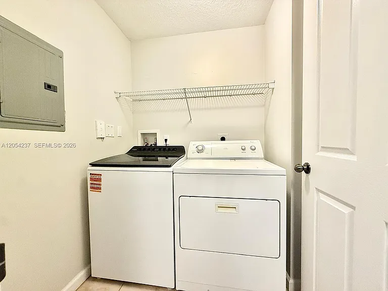 9208 Myrtlewood Cir W #208 — Photo 10