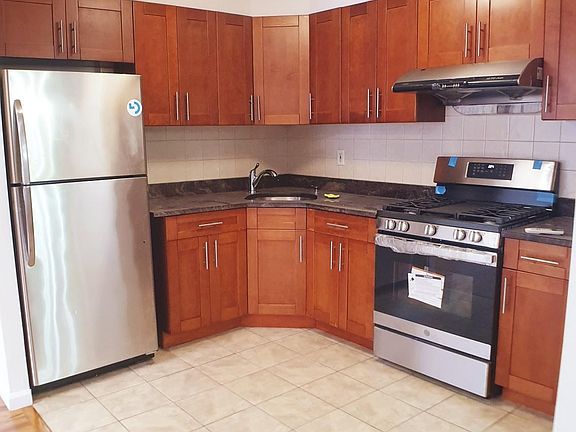 3rd image of 147 28th Ave #1F