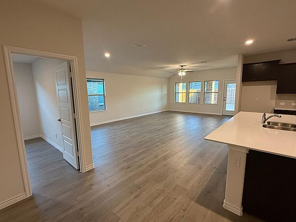 3rd image of 1311 Missouri St