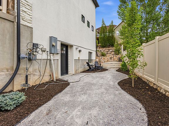 Walkway/ft front foor
