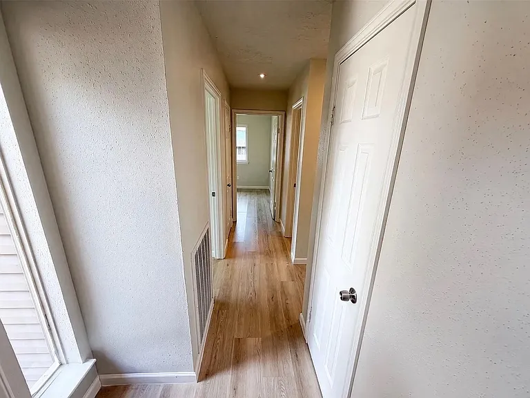 315 Floravista Dr — Photo 9