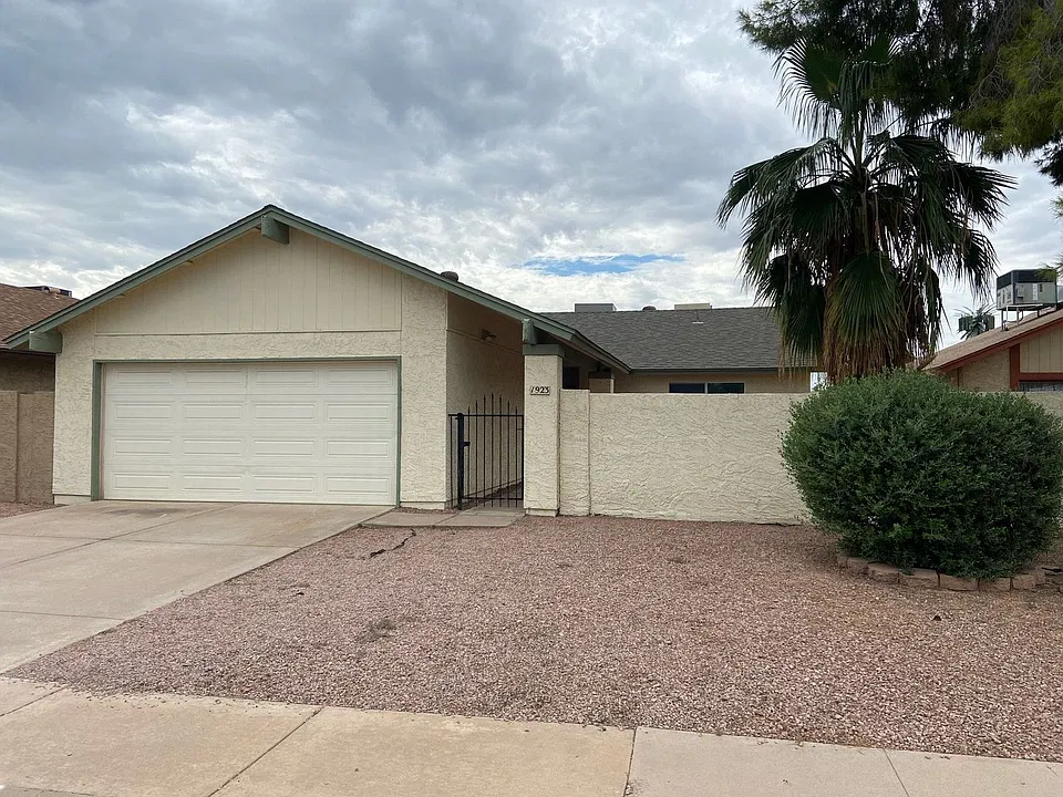 1923 W Javelina Ave