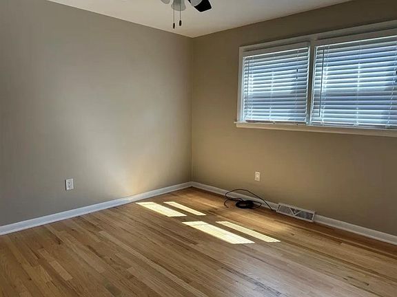 5th image of 127 Pierce Ave #1