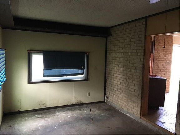 5th image of 404 E Pine St