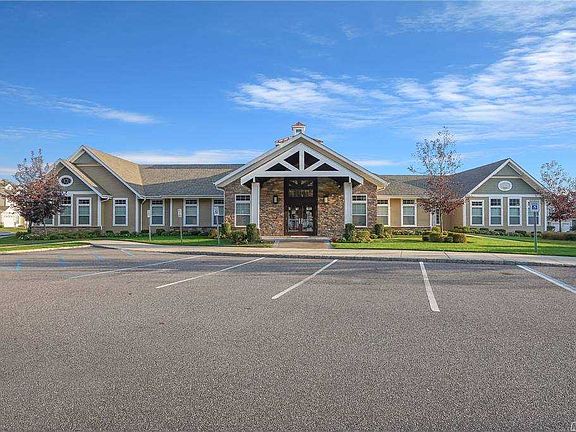 3rd image of 80 Halley Dr